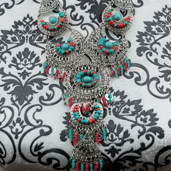 jules Jewelry - 🎉HP🎉 Boho beaded statement necklace